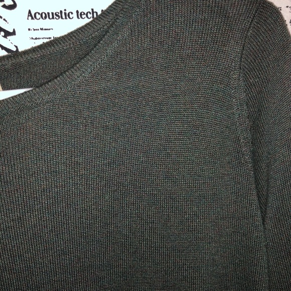 Asymmetrical grey sweater w/ 3/4 length sleeves - Picture 3 of 5
